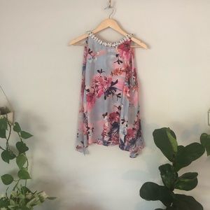 NWT Jennifer Lopez floral embellished top. Size large.